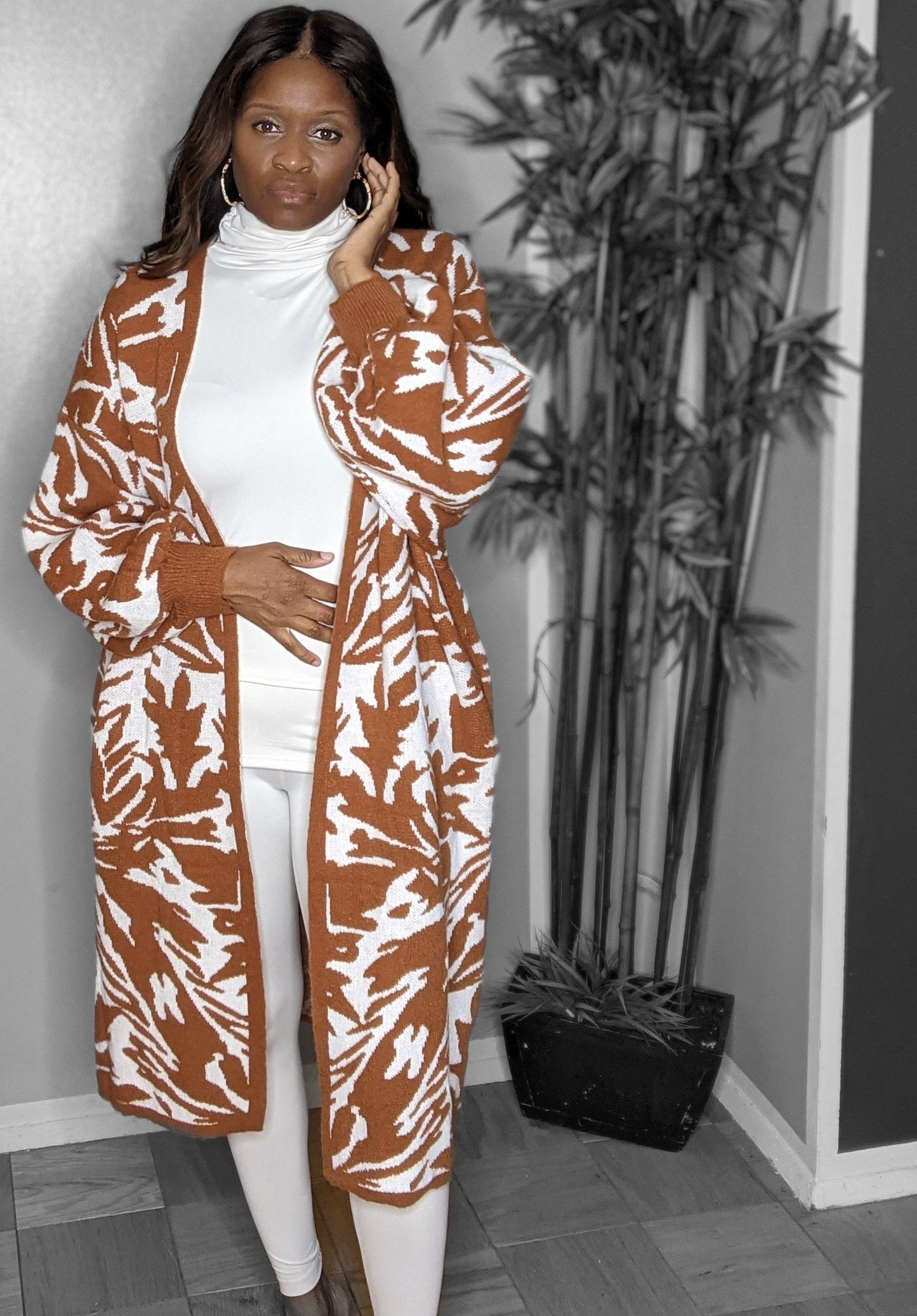 Bold COGNAC  & OFF WHITE. Knit Sweater